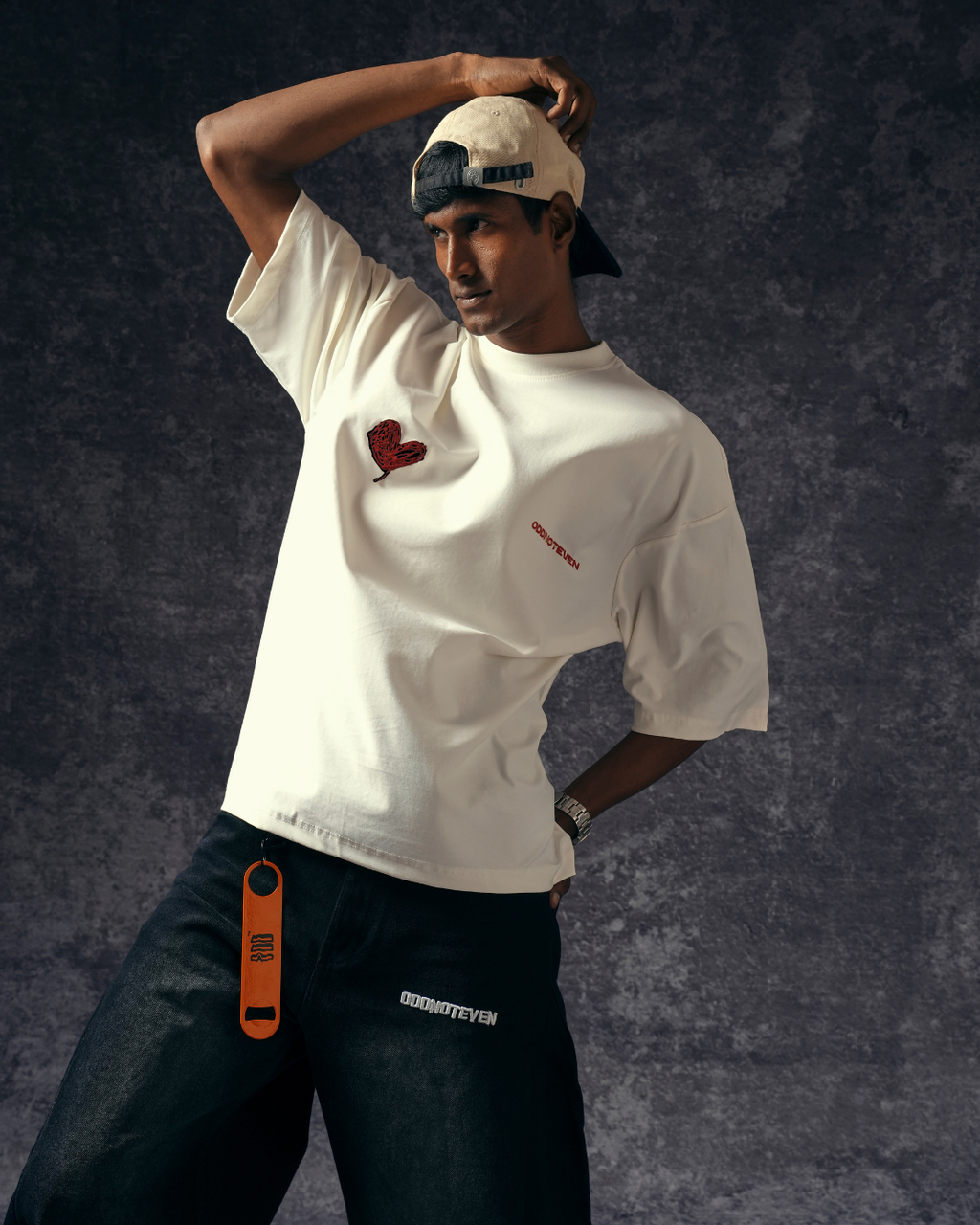 Scribble Heart Off-White Basic Tshirt